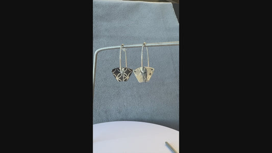 Batik tiny "Doubles" trapezoid earrings